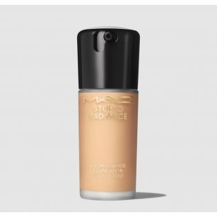Fondotinta Studio Radiance potenziato dal siero