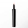 Eyeliner liquido con punta in feltro Artliner Precision