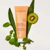Detergente esfoliante delicato in un solo passaggio