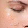 Detergente esfoliante delicato in un solo passaggio